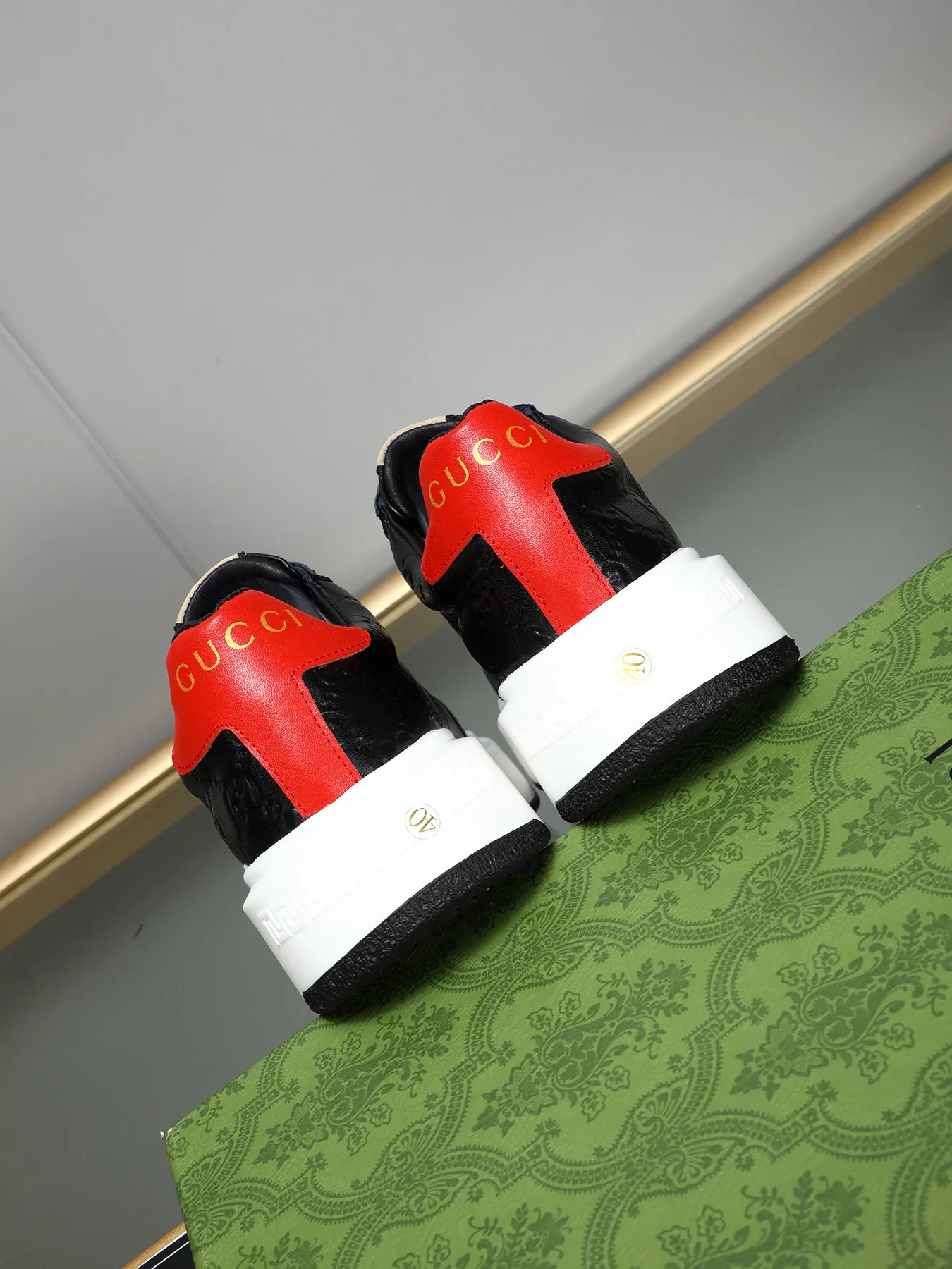 Men's shoes 💰480 New men's shoes GUCCI Fashion trend Made of first-layer calfskin ➕ washed sheep lining! The foot feels super comfortable and the workmanship is impeccable. Foam ultra-light outsole, size: 38-44 (45 customized) 4 colors to choose from!
